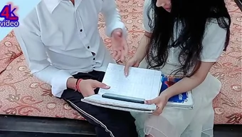 Two Indian college students have hot sex in the dormitory with clear Hindi audio.